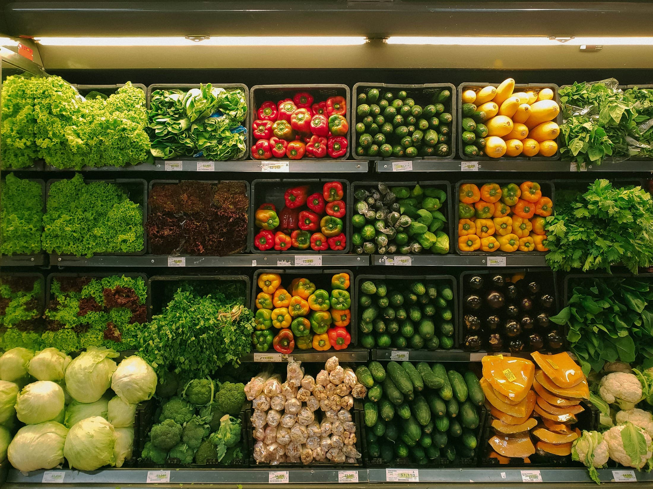 Étal de produits frais colorés