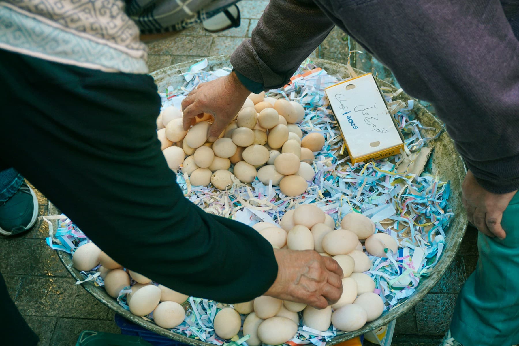 Œufs frais sélectionnés au marché